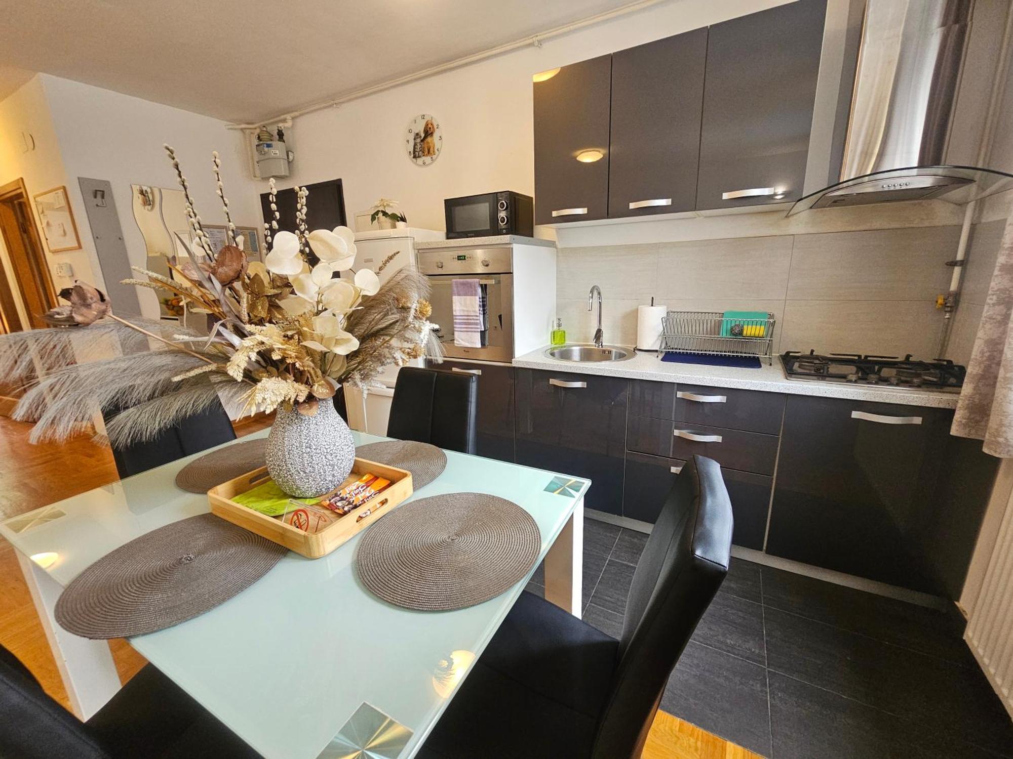 Apartments Tony Загреб Экстерьер фото