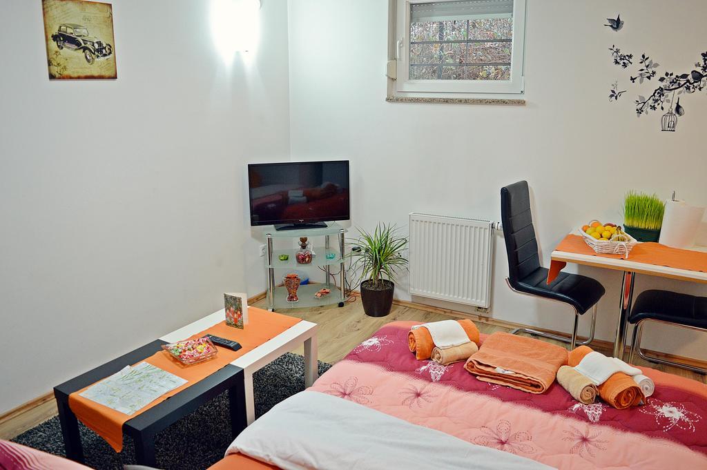 Apartments Tony Загреб Экстерьер фото
